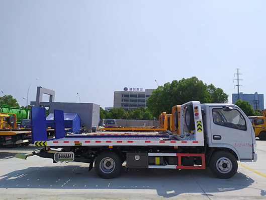 东风多利卡一拖二清障车